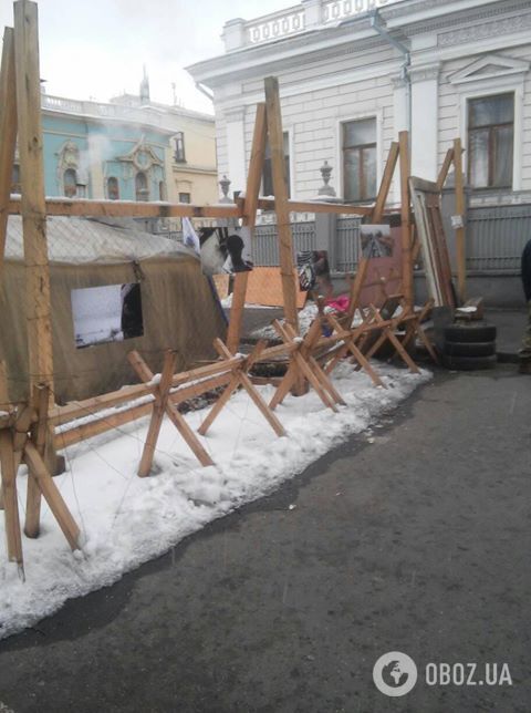 Улицу Грушевского у Рады продолжают блокировать протестующие