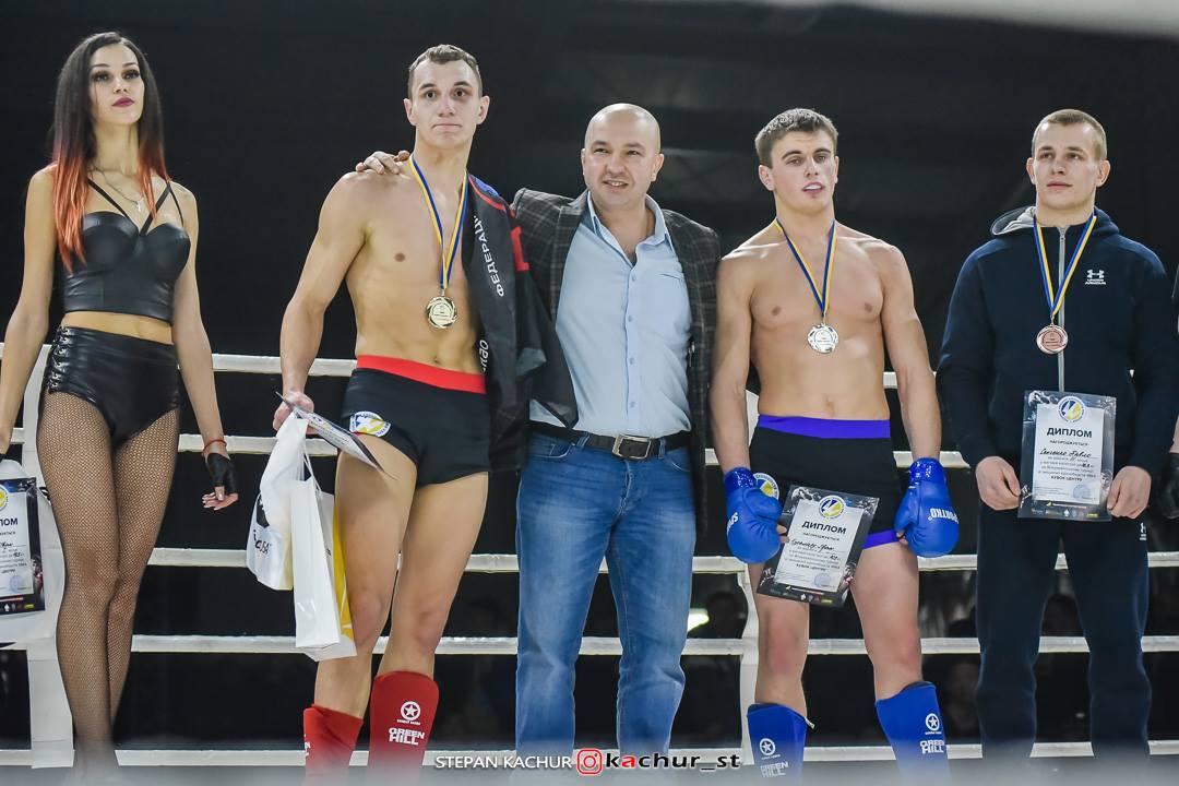 Украинский чемпион "удушил" соперника за 80 секунд на турнире ММА: опубликовано видео