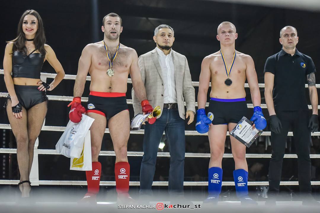 Украинский чемпион "удушил" соперника за 80 секунд на турнире ММА: опубликовано видео