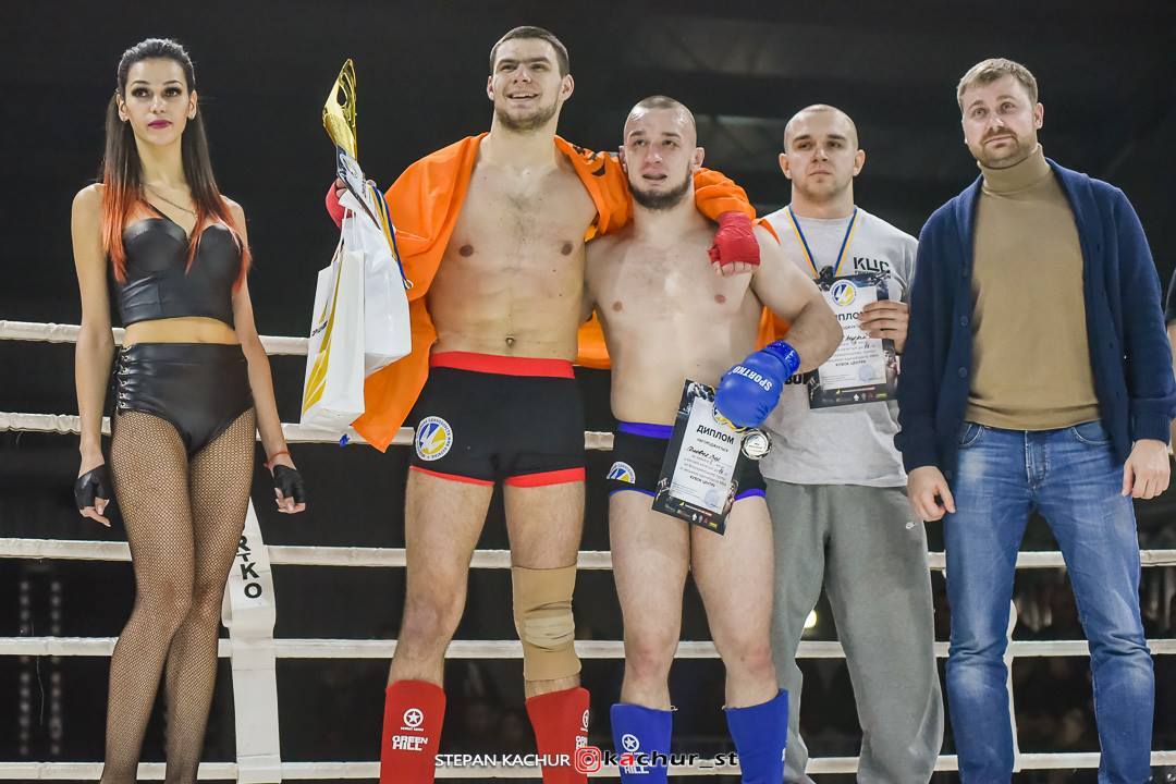 Український чемпіон "задушив" суперника за 80 секунд на турнірі ММА: опубліковано відео