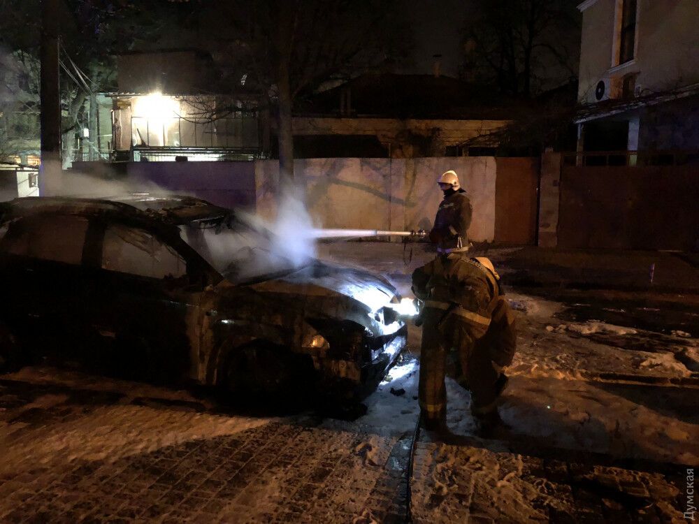 В Одессе сгорело авто депутата от БПП: момент попал на видео