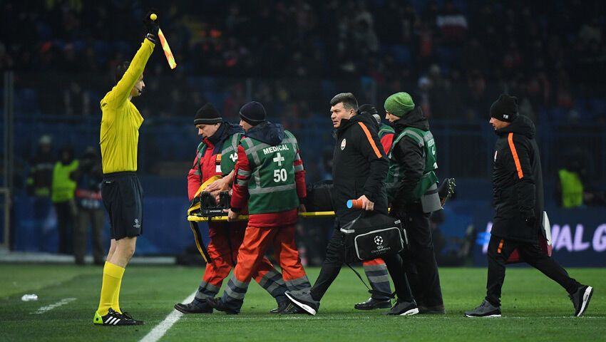 Футболист сборной Украины получил тяжелую травму в матче Лиги чемпионов: появились подробности