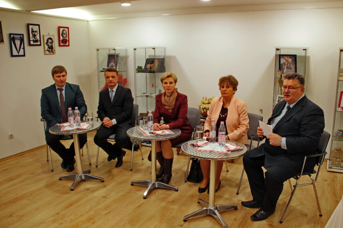 У Києві відкрилася конференція Міжнародної платформи "Друзі деокупації Криму: шлях до відновлення територіальної̈ цілісності України"