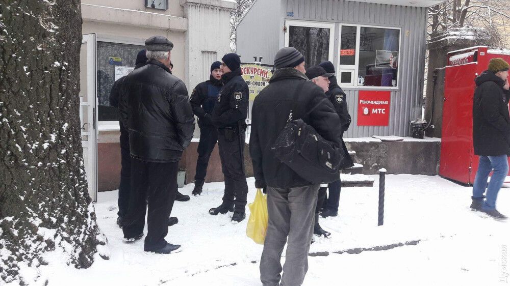 Увірвалися люди з арматурою: в Одесі стався конфлікт навколо санаторію