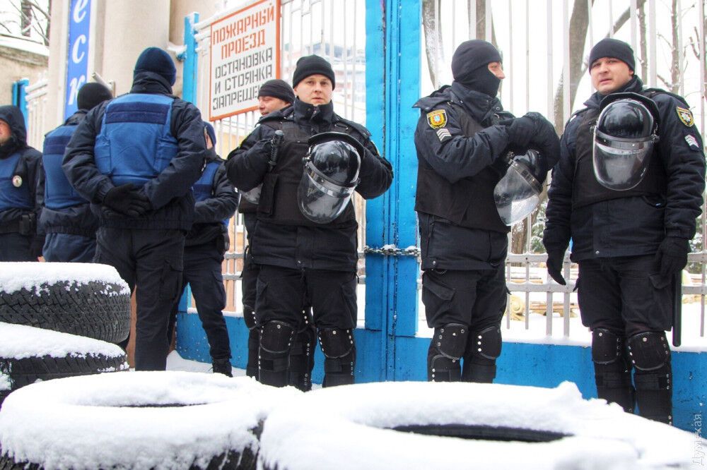 Увірвалися люди з арматурою: в Одесі стався конфлікт навколо санаторію