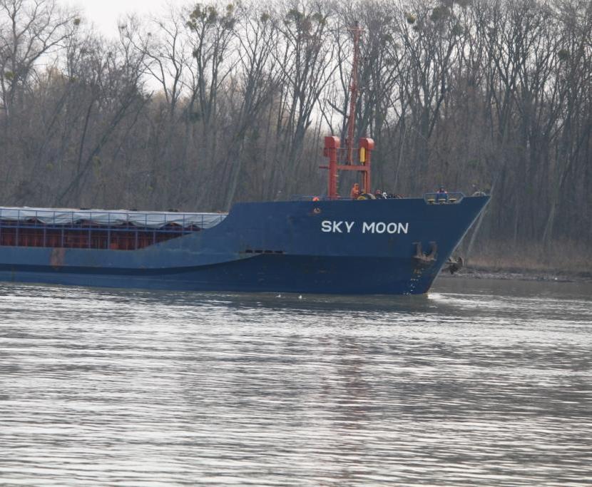 Незаконно посещавшее Крым судно Sky Moon передадут ВМС Украины