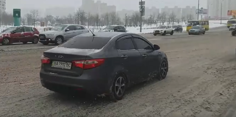Переходив на зелене: в Києві водій жорстоко побив пішохода