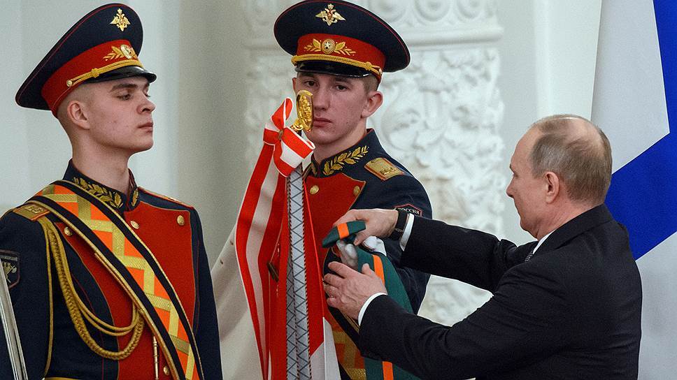 Путин жестко оконфузился, раздавая награды своим воякам