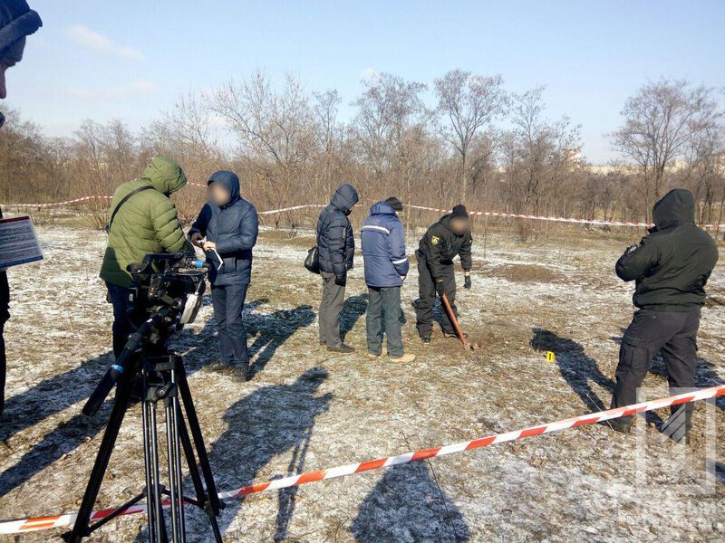 В Кривом Роге собака откопала тело ребенка: фото 18+