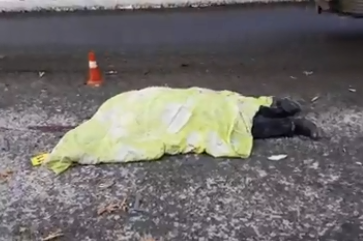 Под Киевом столкнулись фура и микроавтобус: водителя "раскатало" по афсальту