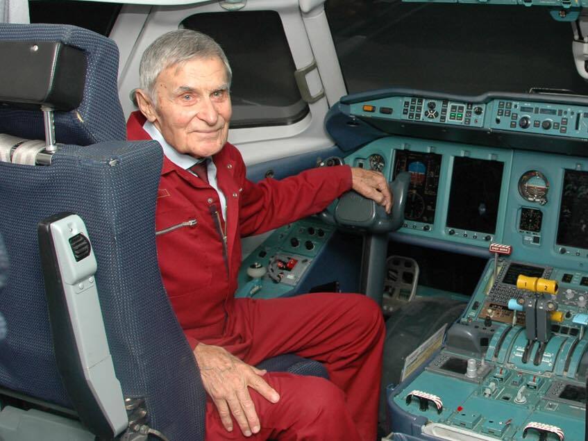 Умер легендарный украинский летчик-испытатель