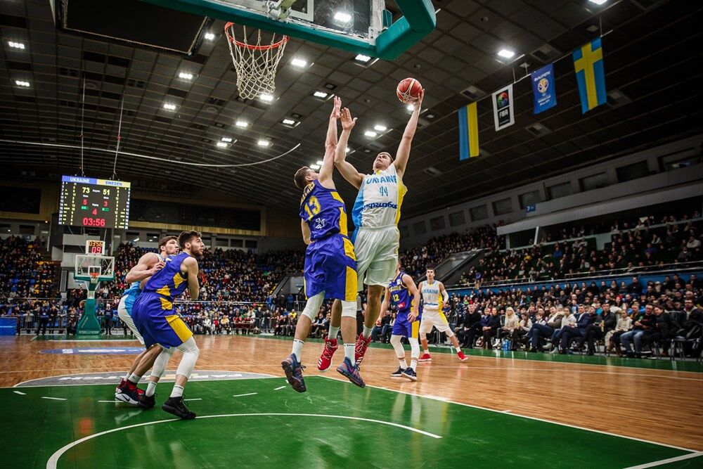 Украина обыграла Швецию: самые сочные кадры матча Кубка мира по баскетболу