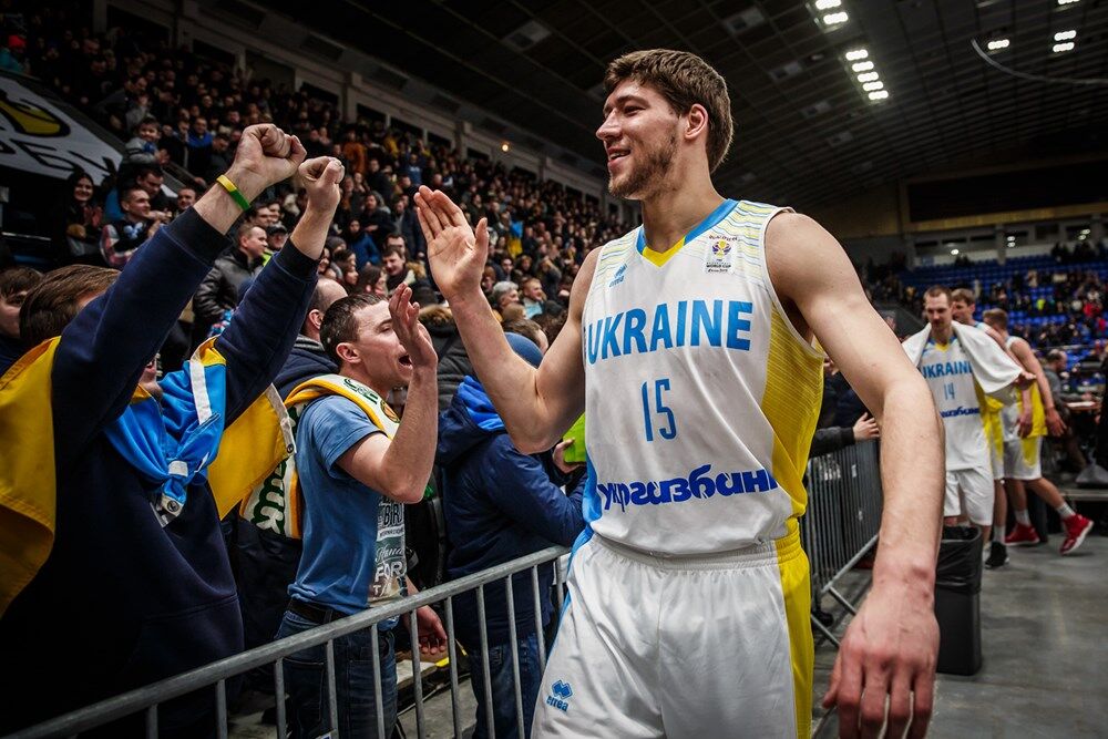 Україна обіграла Швецію: найсоковитіші кадри матчу Кубка світу з баскетболу