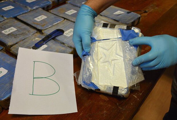 Скандал с кокаином в посольстве РФ: появились подробности