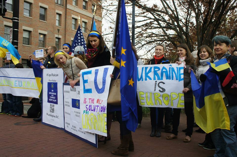 Мітинг під українським посольством у Вашингтоні, 24 листопада 2013 року