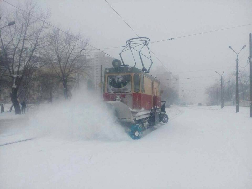 По Києву всю ніч їздили тролейбуси і трамваї: озвучені причини