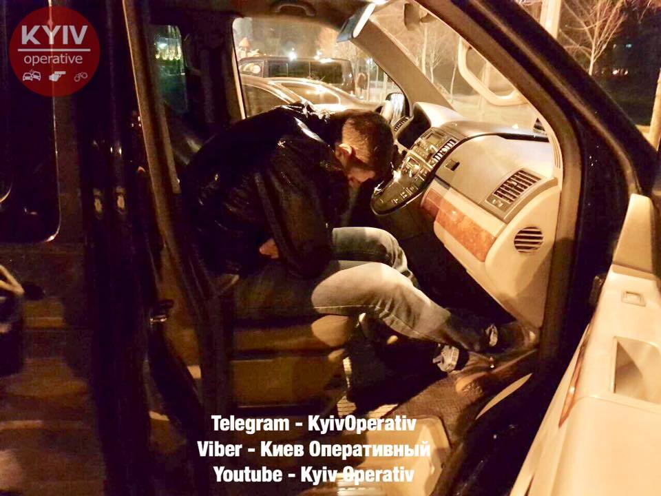 "Мужик, я свій": У Києві чоловік з посвідченням радника голови комітету Ради влаштував п'яний дебош