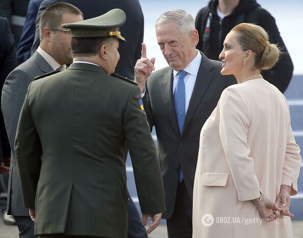 Пліч-о-пліч: глава Пентагону процитував гімн України на зустрічі з Полтораком