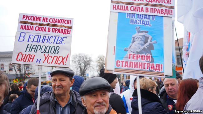 В ватниках и кокошниках: появились возмутительные фото из Крыма