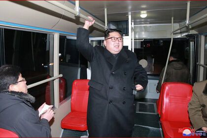 Ким Чен Ын в троллейбусе