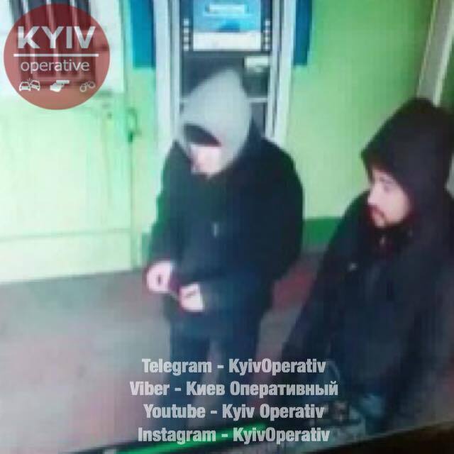 Намагалися зняти гроші: в Києві нахабні злодії потрапили на камери