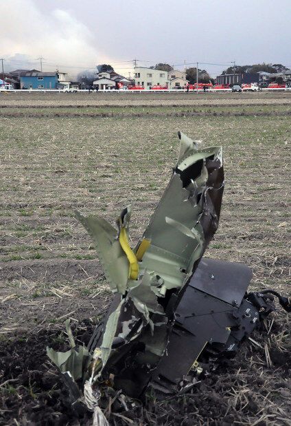В Японии боевой вертолет рухнул на жилой дом: есть погибшие 