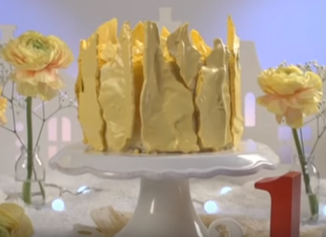 Банановый торт с тропической пропиткой: рецепт от победительницы шоу "МастерШеф"