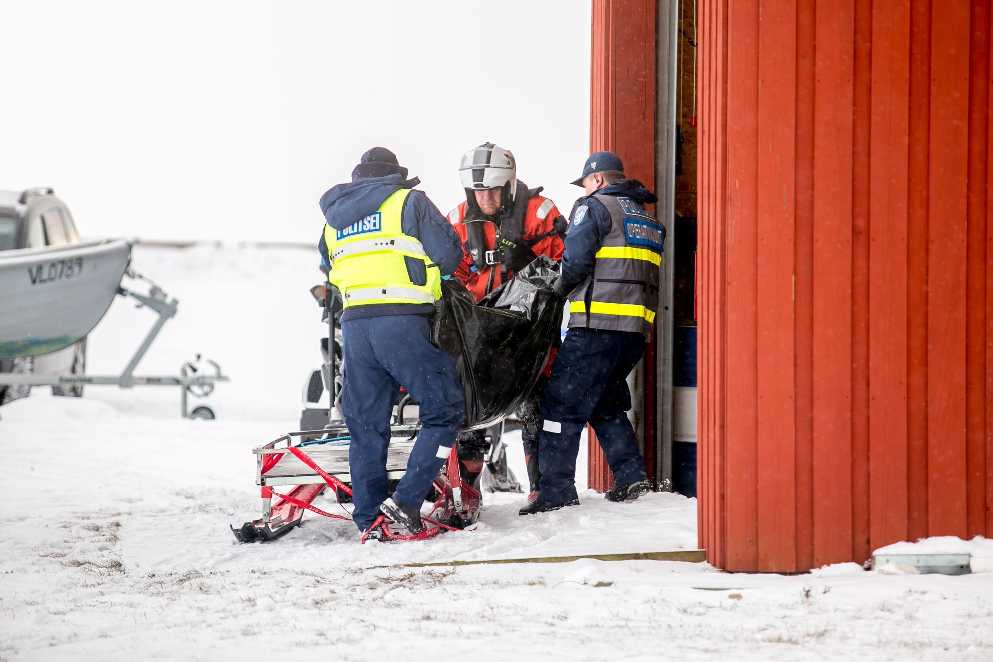 Ушел под лед: в Эстонии туристы погибли в ЧП с автобусом