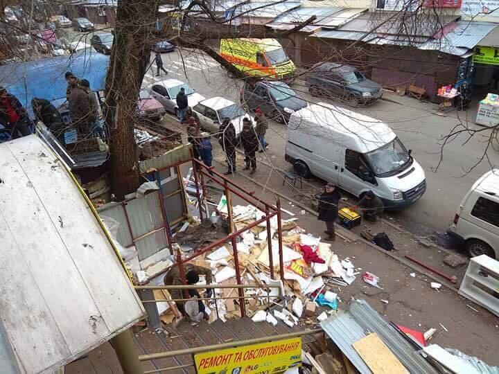 В Киеве возле радиорынка устроили погром