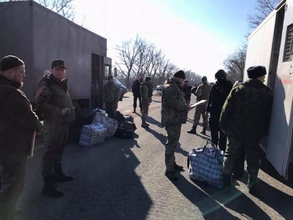 Террористы "ДНР" передали Украине новую партию заключенных