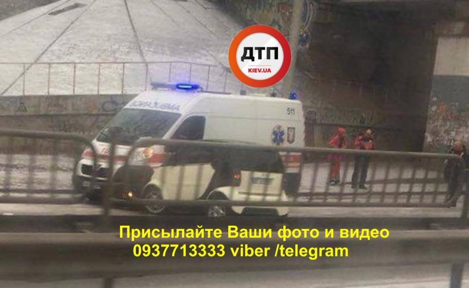 В Киеве из-за непогоды возник транспортный коллапс: на дорогах - десятки ДТП