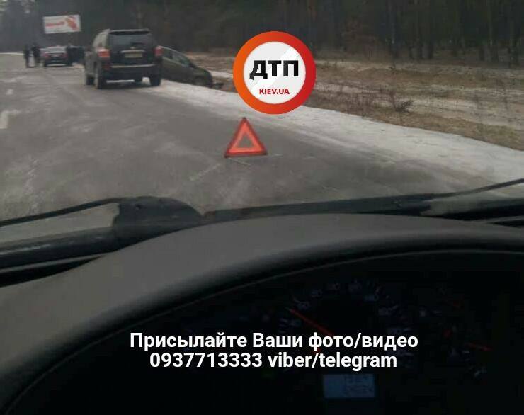 В Киеве из-за непогоды возник транспортный коллапс: на дорогах - десятки ДТП