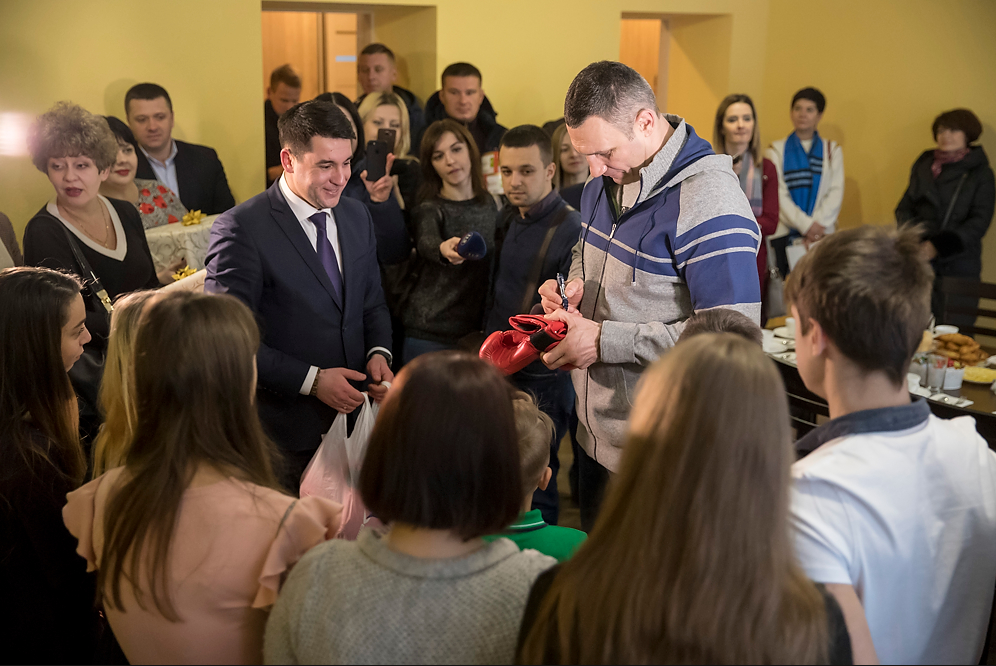 Власти Киева увеличат помощь детским домам - Кличко
