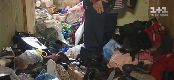 Фекалии полились на соседей: в Киеве женщина устроила свалку в квартире