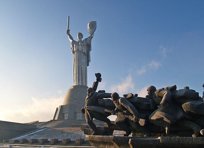 Декомунізація в Києві: "Батьківщина-мати" позбудеться одного елемента