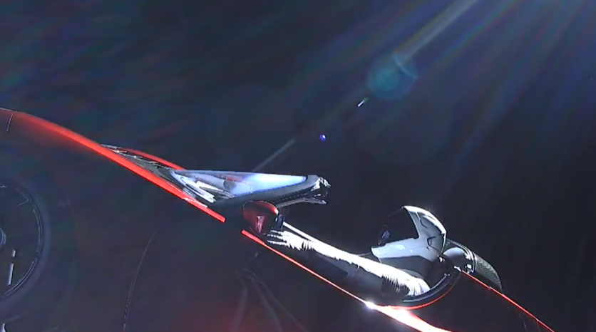 SpaceX запустила новую трансляцию с кабриолетом Tesla: смотреть онлайн
