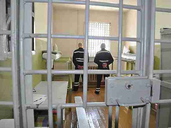 Пожизненно заключенные в камере
