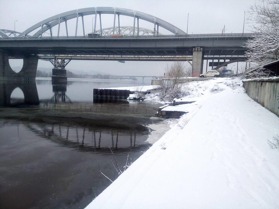 "Это медленная смерть": киевлян напугала вода в Днепре