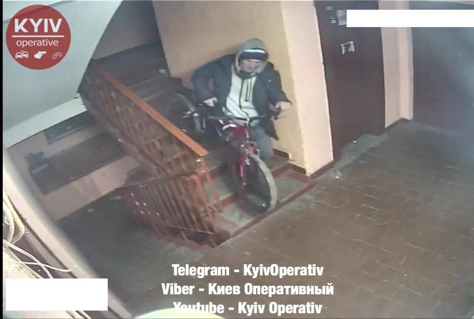 Массовые кражи в Киеве: "серийные" грабители засветились на камерах