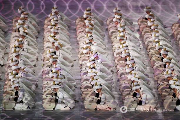 Тигр, дракон і голий прапороносець: найкрутіші кадри церемонії відкриття Олімпіади-2018