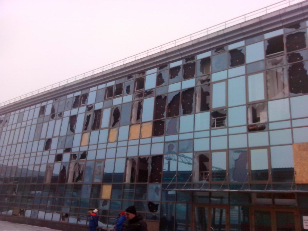 Журналист показал разрушенный ж/д вокзал в Донецке