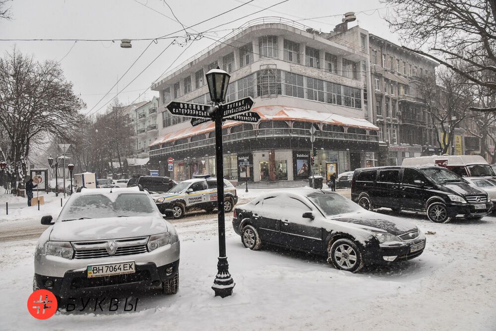 Снежный апокалипсис парализовал Украину: все подробности