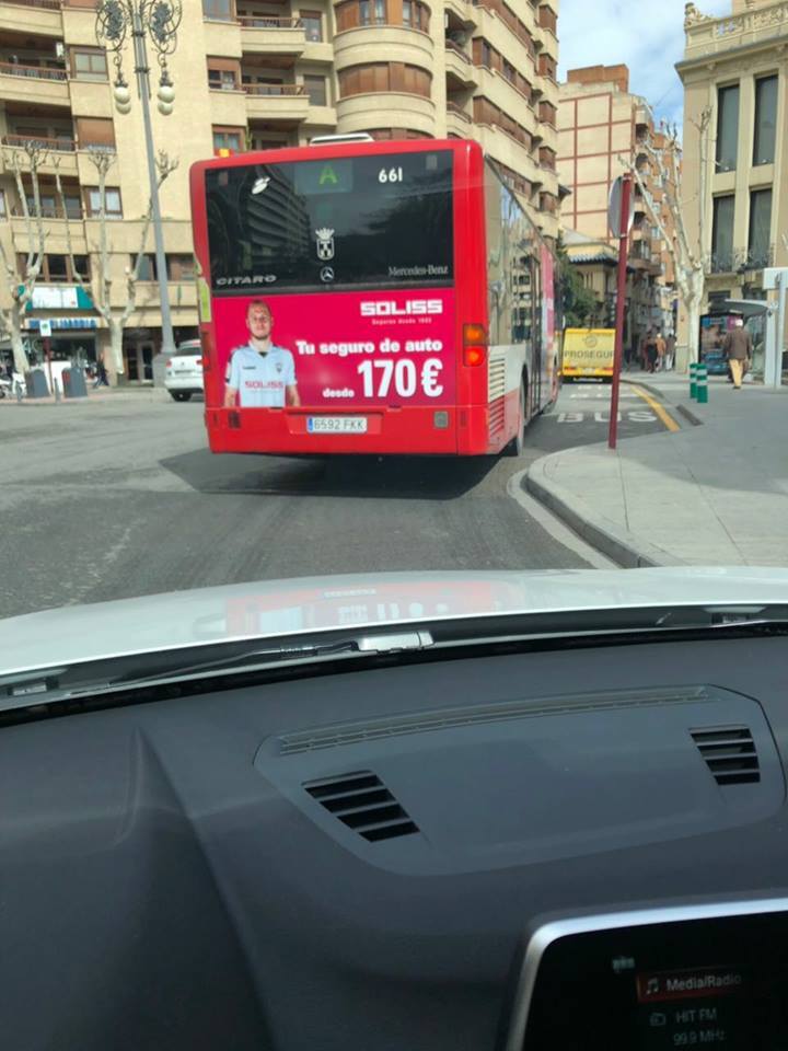 Изображен даже на автобусах: футболист сборной Украины стал звездой в Испании