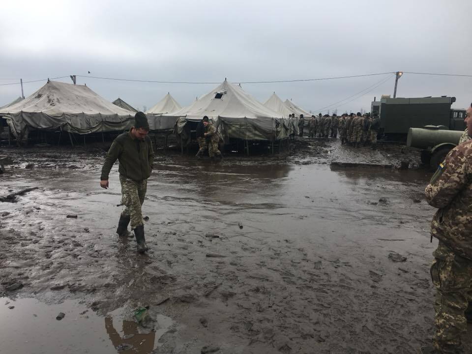 Потонув у багні: у ЗСУ розгорівся скандал через затоплений табір на Миколаївщині