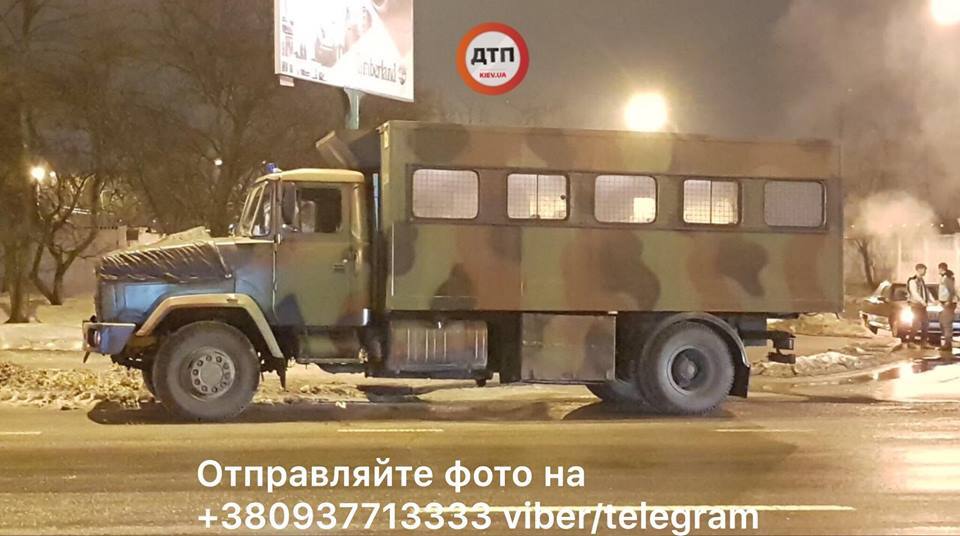 В Киеве боец Нацгвардии попал под авто, спеша на помощь сбитому пешеходу