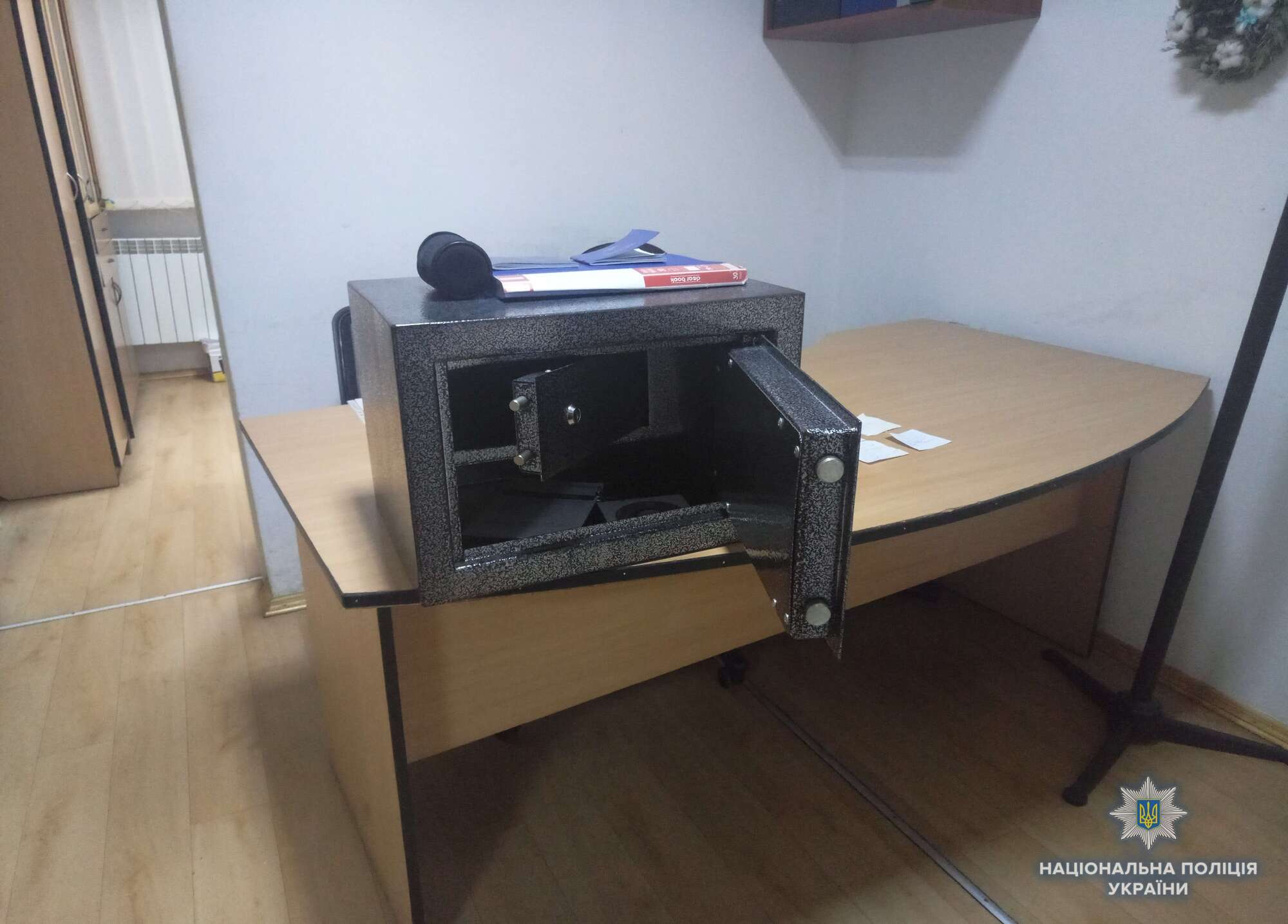 Зв'язали охоронця і зламали сейфи: в Києві сталося збройне пограбування