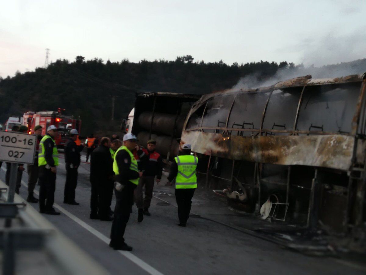 У Туреччині сталася страшна ДТП з автобусом: більше десятка загиблих
