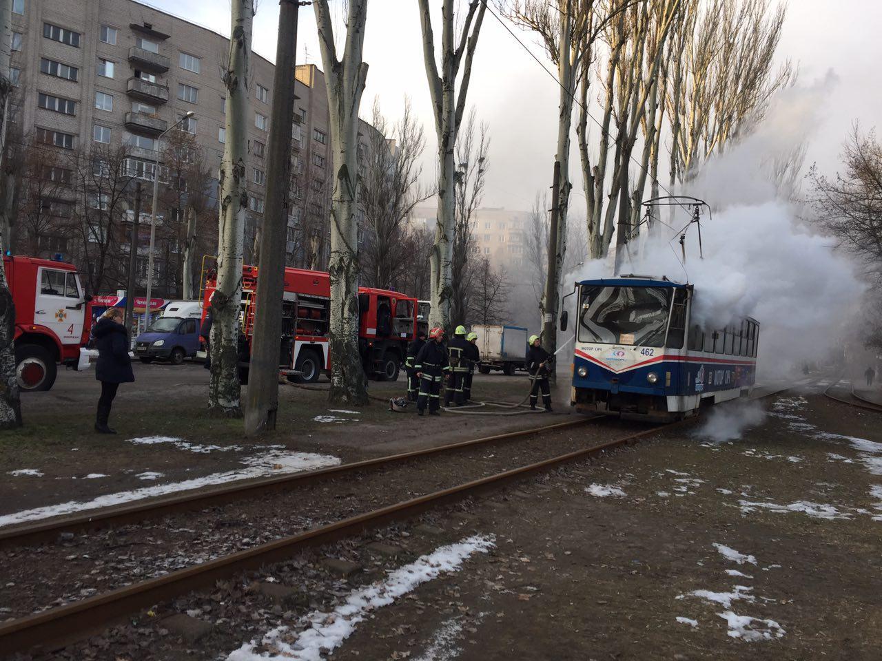 Спасатели озвучили причину ЧП в трамвае и опубликовали фото