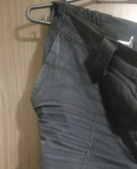 Поліцейські стверджують, що штани втрачають колір вже після декількох прань