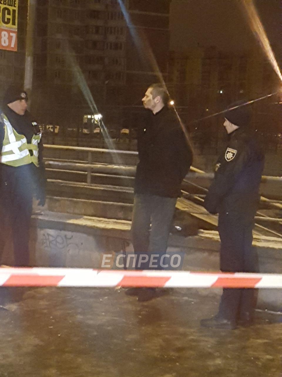 В Киеве на остановке мужчина пытался взорвать полицейских